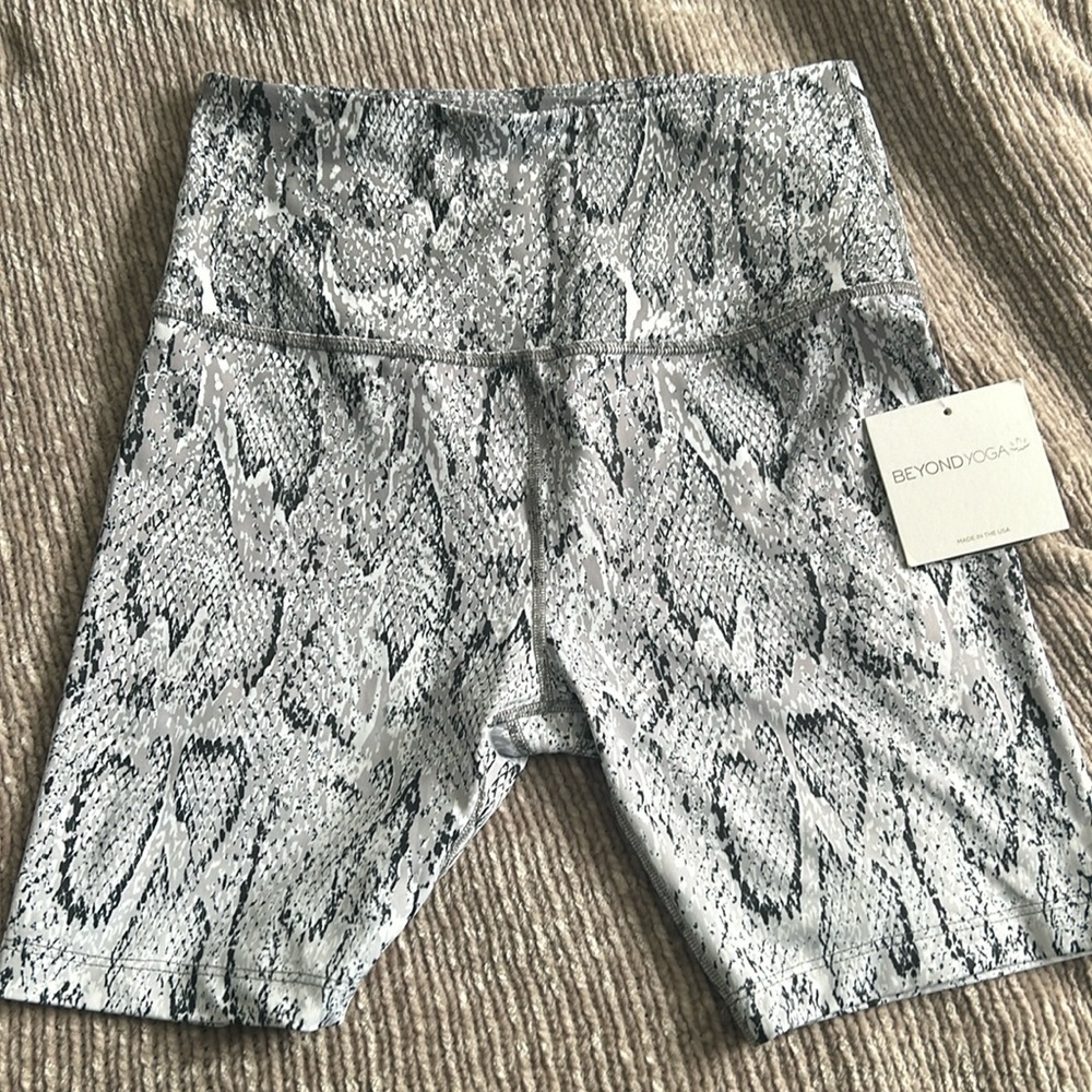 NWT Beyond Yoga high waisted biker shorts